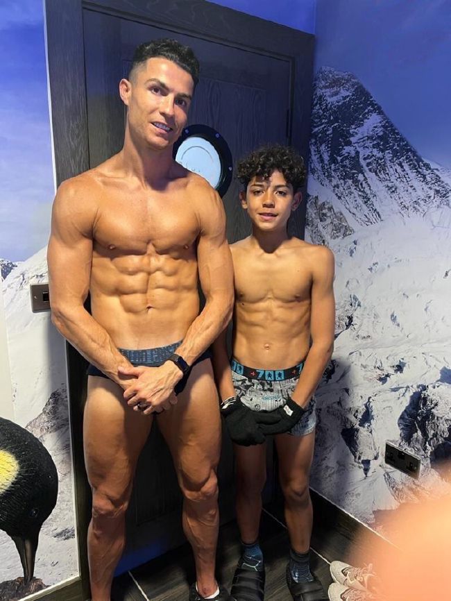 意大利足球记者马尔科-孔特里奥在接受Raisport采访时，透露尤文正在尝试租借曼城中场菲利普斯。